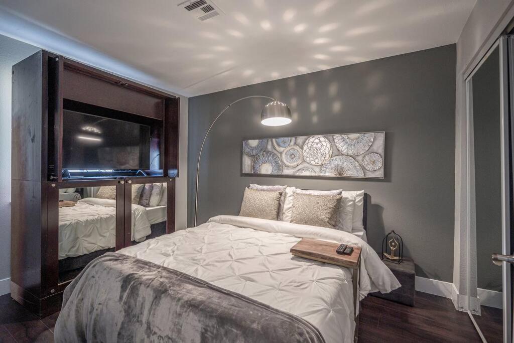 Modern Home! Pool & Jacuzzi Holiday home Las Vegas